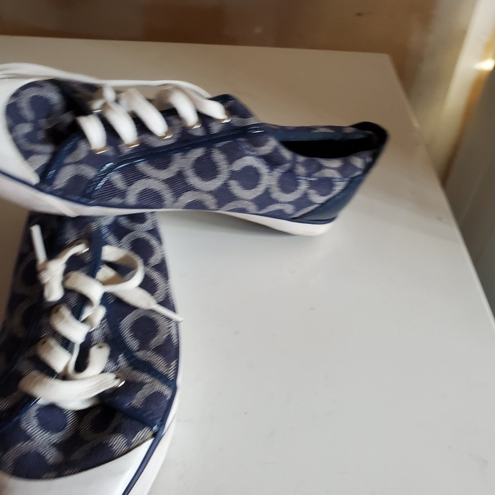 Shoes - Picture 4 of 9